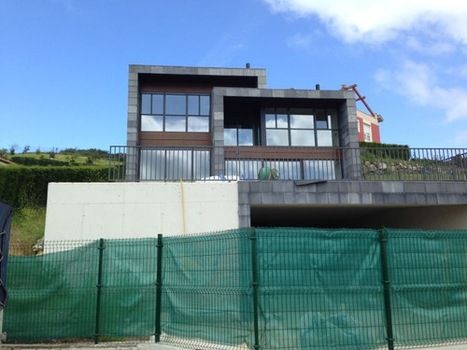 Chalet moderno en proceso de construcción