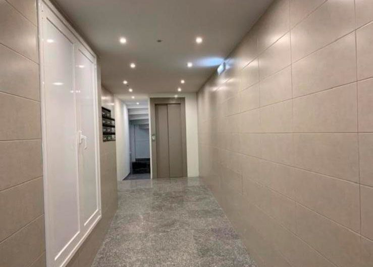 Pasillo de portal sin barreras arquitectónicas