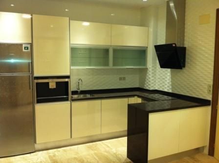 Cocina completa con encimera en L