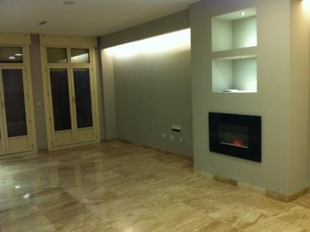 Salón con chimenea de gas