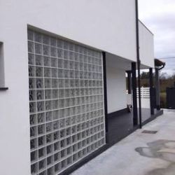 Pared de ladrillos de vidrio