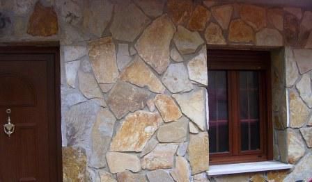Detalle de fachada de piedra