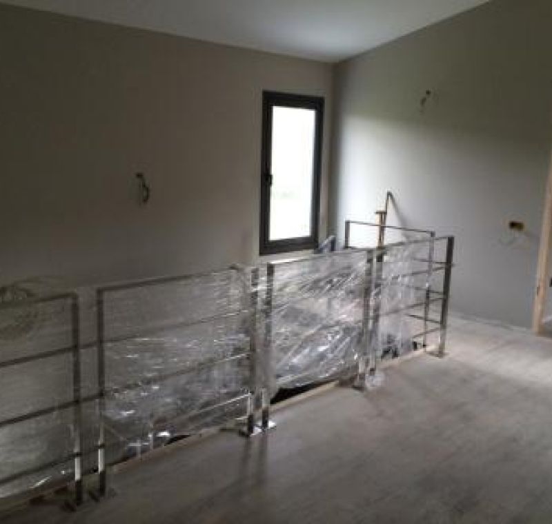 Instalación de barandilla metálica